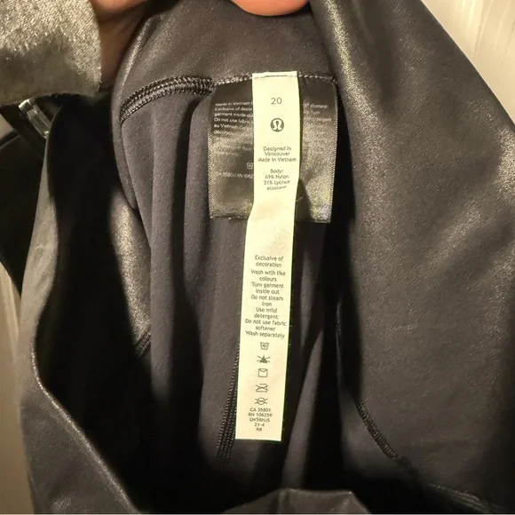 Lululemon Athletica Black Metallic Wunder Under High Rise cropped tights size 20 - Picture 5 of 10